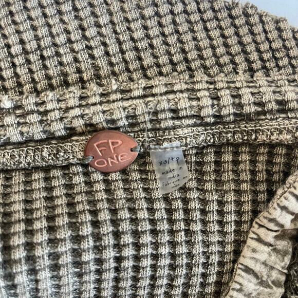 Free People Colt Thermal Knit Button Long Sleeve V-Neck Top Green - Size XS - Picture 6 of 6